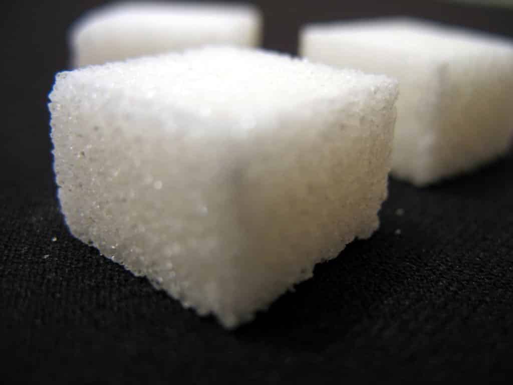 A túlzott cukorfogyasztás árthat a bőrödnek