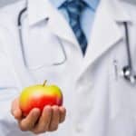 Dr. Greger: Napi egy alma az orvost tényleg távol tartja?