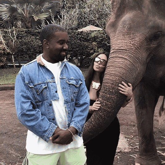 Kim Kardashian és Kanye West elefántokkal