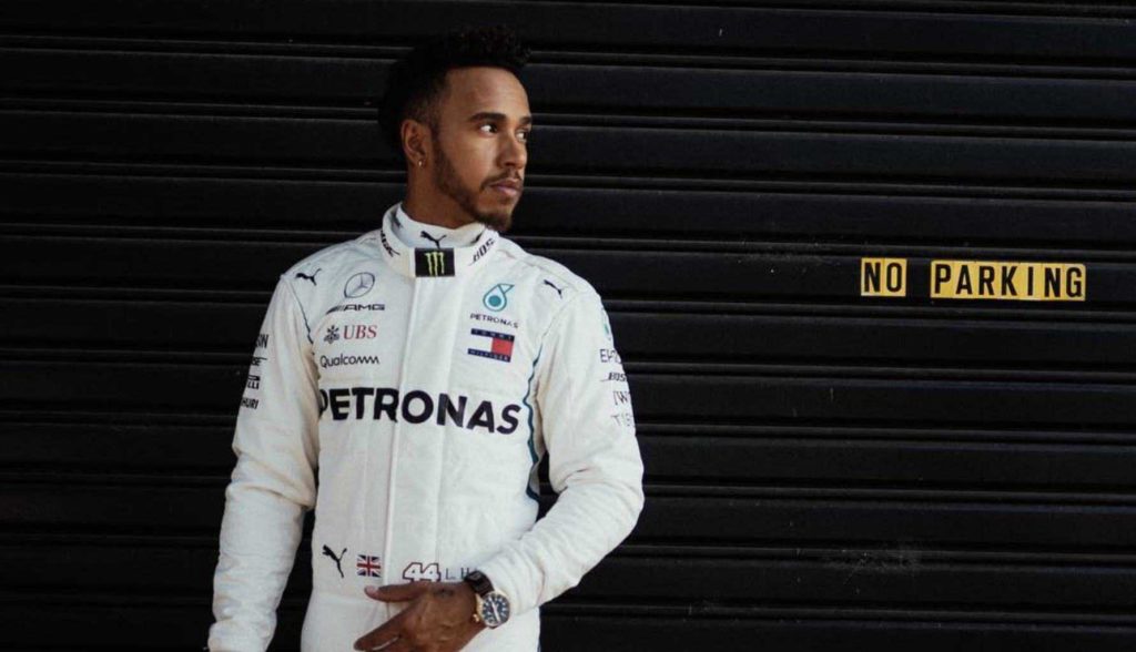 Lewis Hamilton arra kéri 13 millió követőjét, hogy hagyják el a „barbár” bőrkiegészítőket