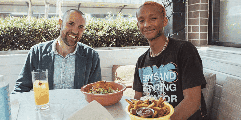 Jaden Smith 10.000 adag vegán ételt ad a hajléktalanoknak