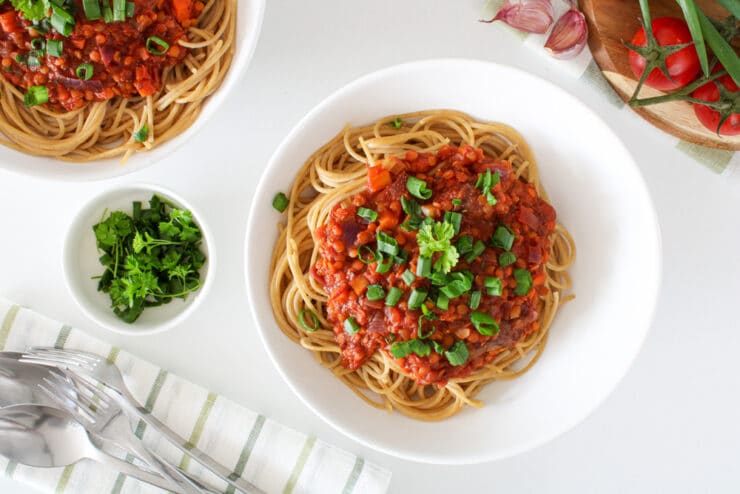 Vegán vörös lencsés bolognai spagetti