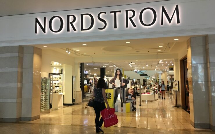 A Nordstrom divatcég nem árul többé szőrmét és egzotikus állatokból készült bőrtermékeket