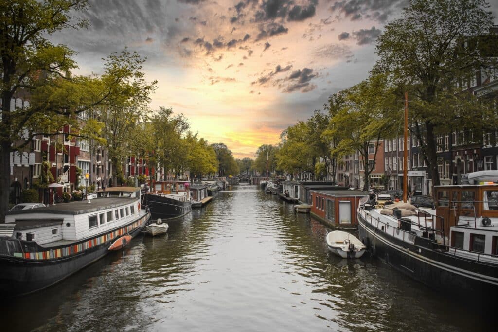 Amszterdam városvezetése a növényi alapú étrendre ösztönzi a lakosságot
