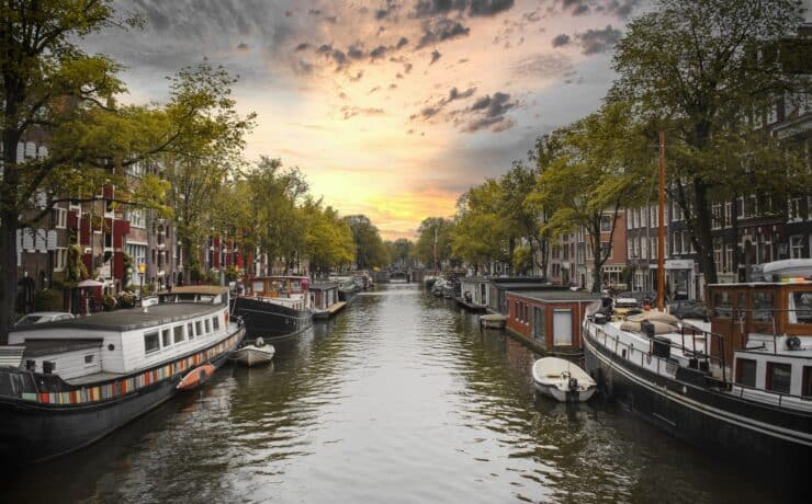 Amszterdam városvezetése a növényi alapú étrendre ösztönzi a lakosságot