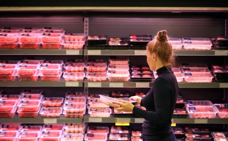 Figyelmeztető jelzések kerülhetnek a húsokra és más egészségtelen termékekre Kanadában