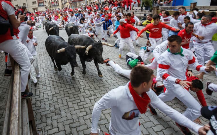 Idén is számos emberi és állati áldozatot követelt a spanyolországi bikafuttatás