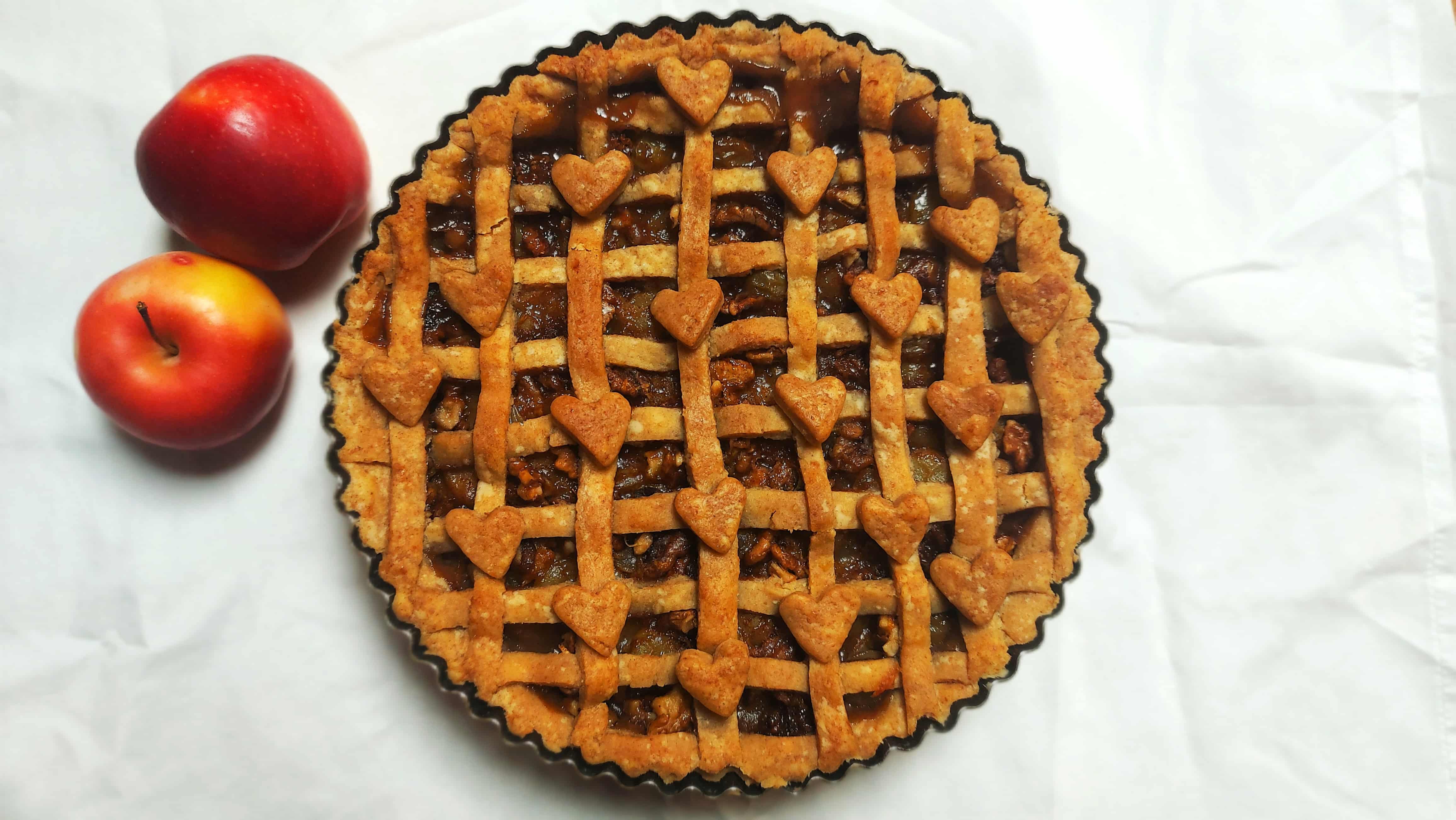 Almás pite szőlővel és dióval - vegán recept