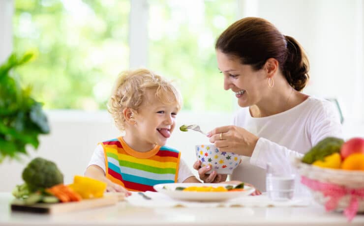 Több zöldséget és gyümölcsöt eszik a gyermek, ha hosszabb az étkezésre szánt idő