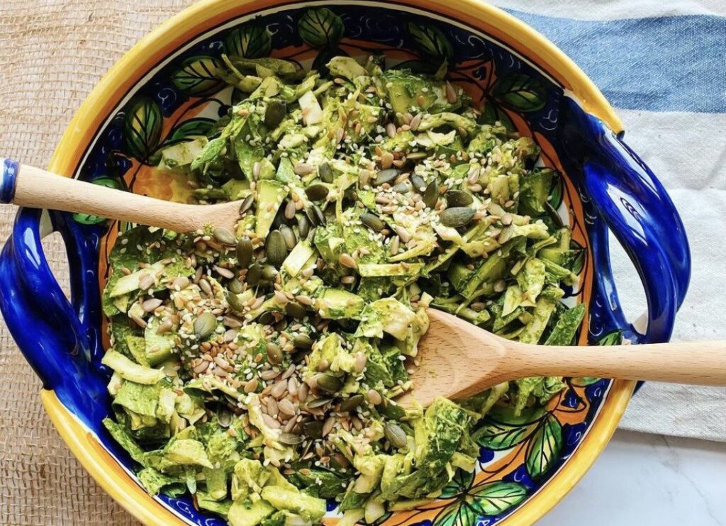 „Zöld istennő” saláta tökmagos-bazsalikomos öntettel