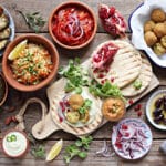 Csenge és Flóra világkonyhája: mezze – vacsoraparti közel-keleti hangulatban