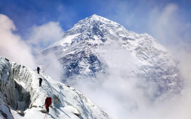 A klímaváltozás miatt egyre nehezebb meghódítani az Everestet