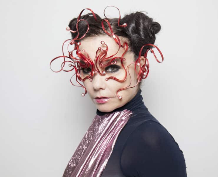 Az énekesnő Björk a lazactenyésztés ellen küzdő aktivistáknak ajánlotta fel lemeze bevételét