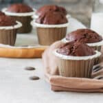 Puha és szaftos csokis-cukkinis muffin (gluténmentes opció)