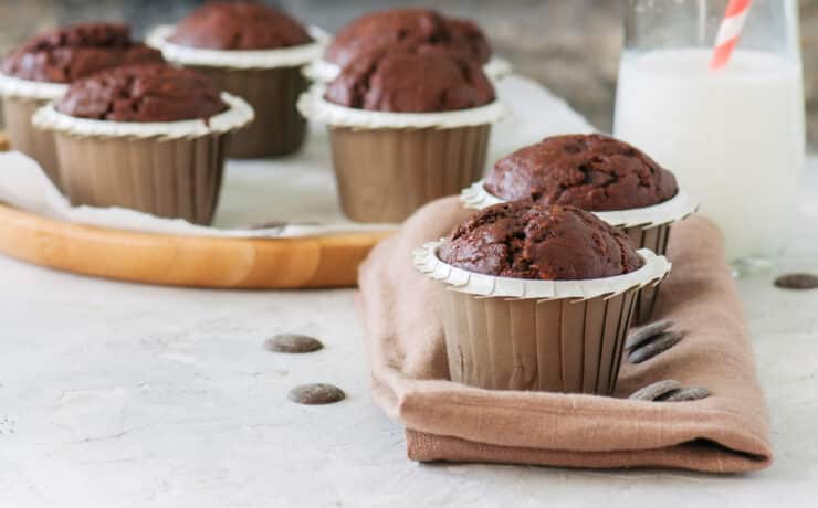 Puha és szaftos csokis-cukkinis muffin (gluténmentes opció)