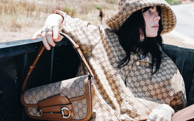 Billie Eilish a Gucci vegán táskáját népszerűsíti