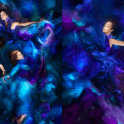 Víz alatti, lila-kék színvilágú fotók az Avatar 2 sztárjaival