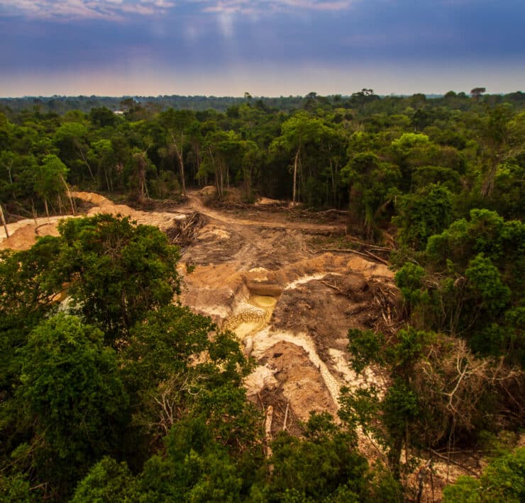 Bányászat miatti illegális erdőirtás Brazíliában légi felvételről
